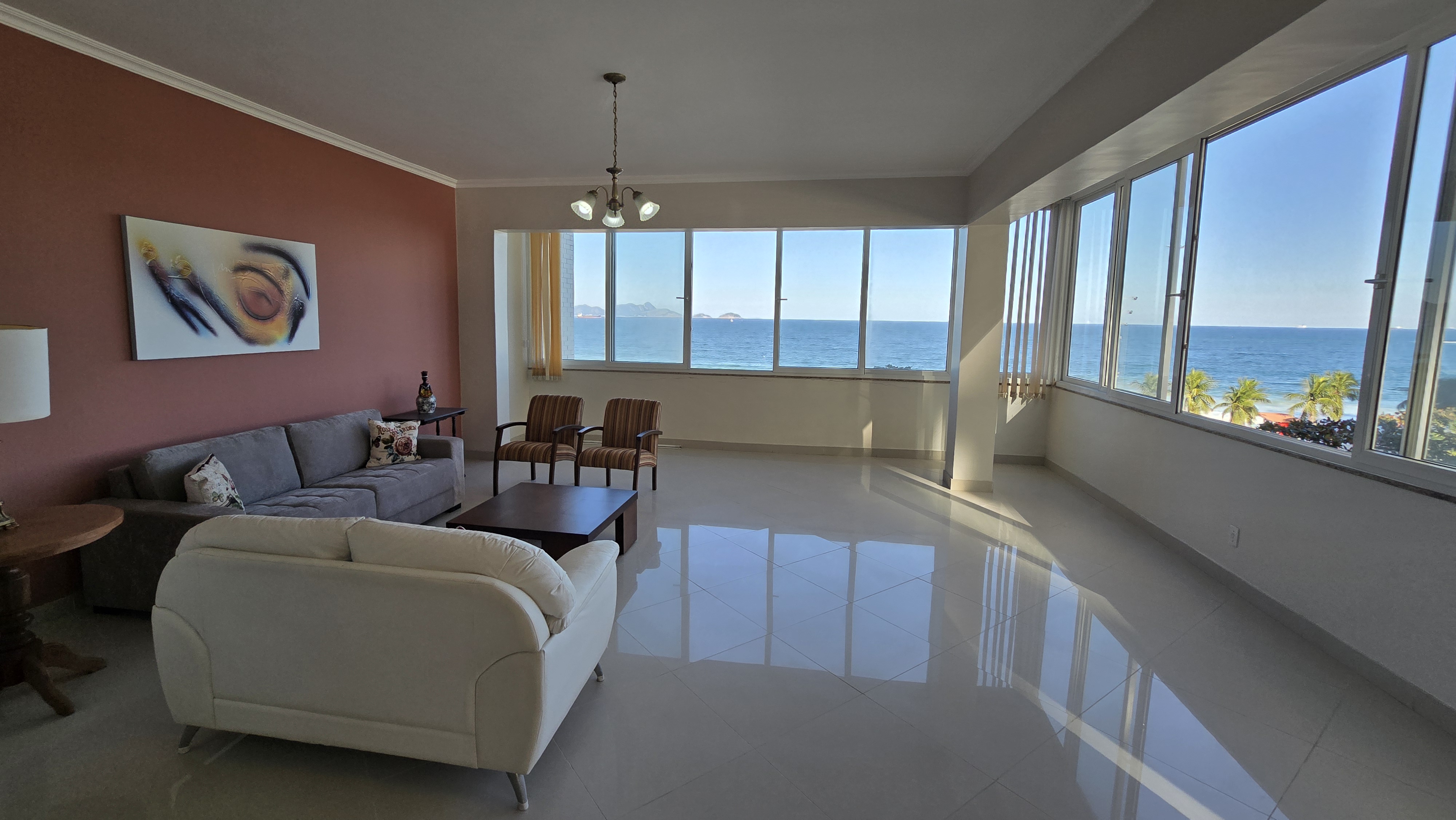 171m² Beachfront Elegance in Copacabana: 3-Bedroom Masterpiece