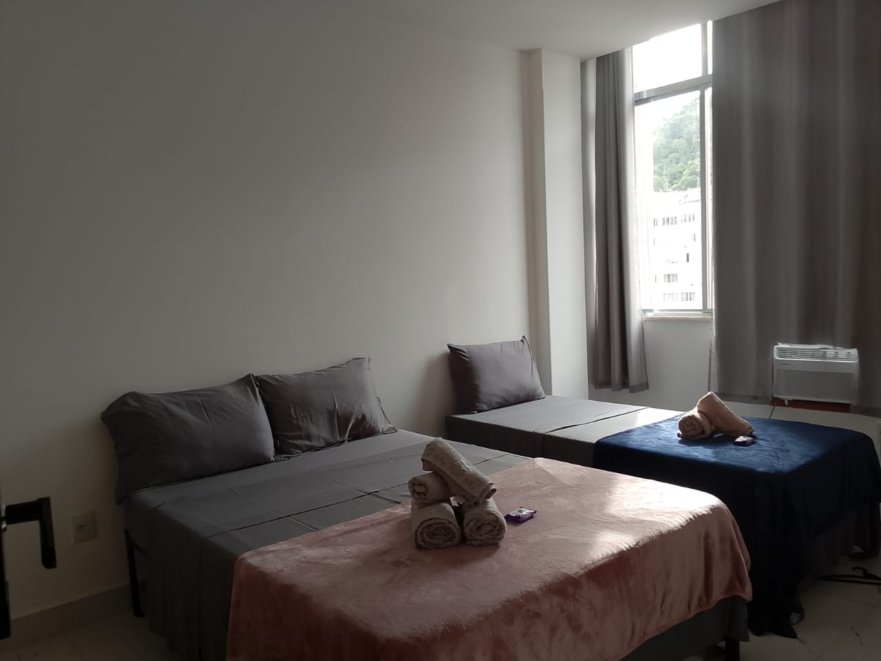 Modern 110m² Oasis in the Heart of Copacabana – Minutes to Beach & Metro