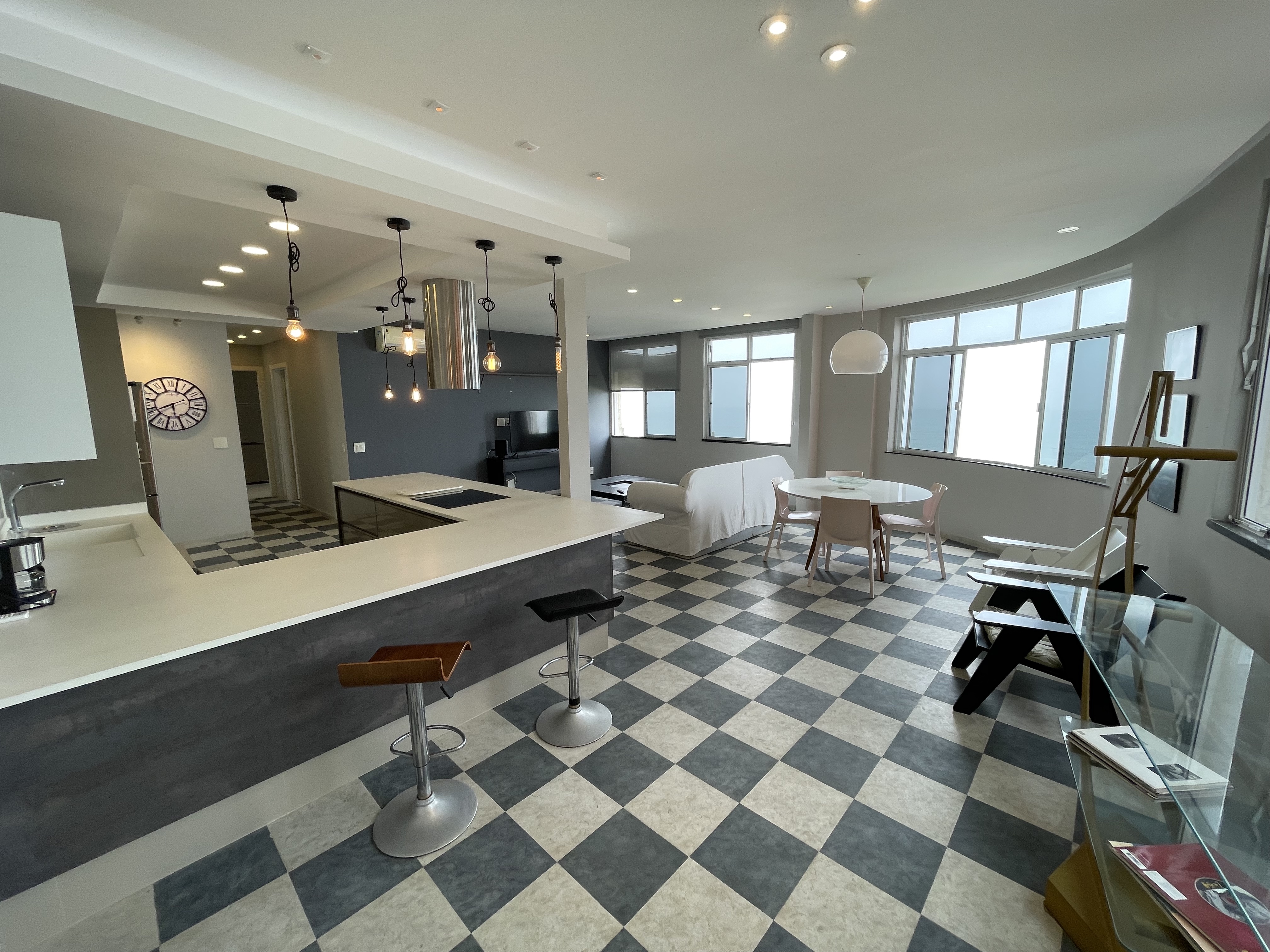 Oceanfront 2-Bedroom Apartment in Copacabana